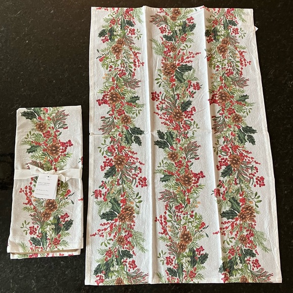 New Pottery Barn Holly Berry Tea Towels - Set of 2, Christmas, Winter, Holiday - Picture 4 of 15